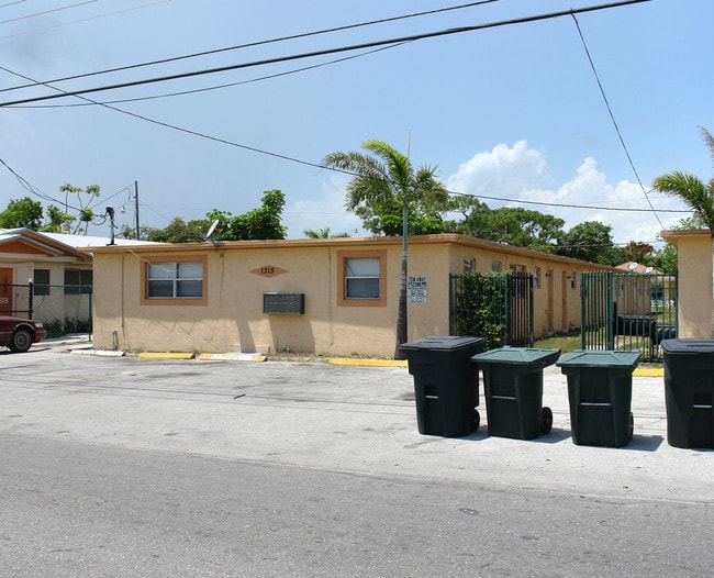 1311-1315 NW 7th St in Fort Lauderdale, FL - Building Photo - Building Photo