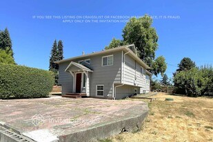 19401 8th Ave S in Des Moines, WA - Building Photo