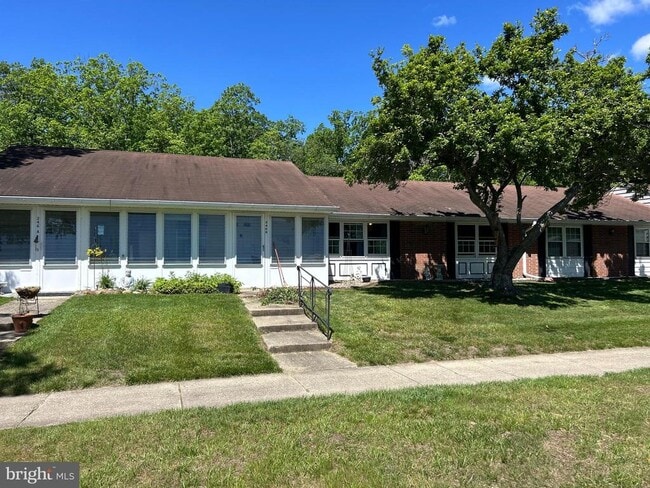 246 Jefferson Ct in Lakewood, NJ - Building Photo - Building Photo