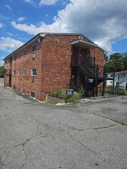 5105 Hildebrand Rd NW in Roanoke, VA - Building Photo