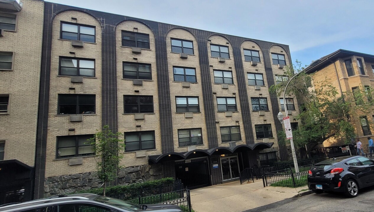 527 W Briar Pl in Chicago, IL - Building Photo