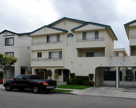 Pacific Villas in Hawthorne, CA - Building Photo - Building Photo