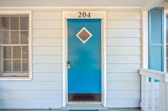 204 E 2nd Ave in Crestview, FL - Building Photo - Building Photo