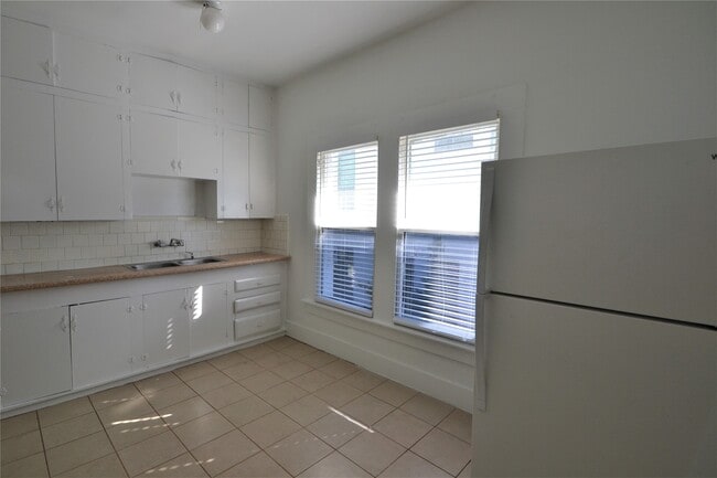 property at 1517 Bonnie Brae St