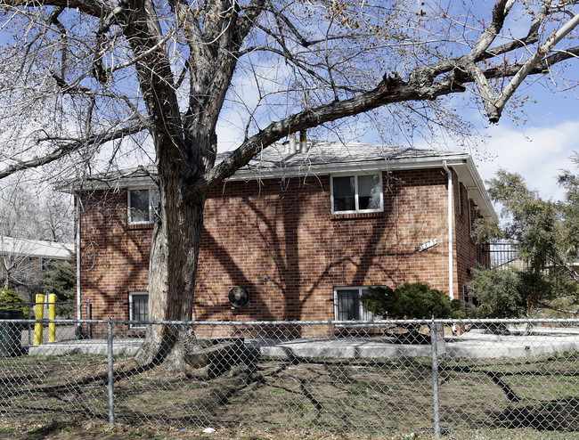 5375 W 3rd Pl in Lakewood, CO - Foto de edificio - Building Photo