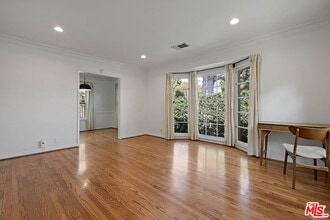8948 Burton Way in Beverly Hills, CA - Building Photo - Building Photo