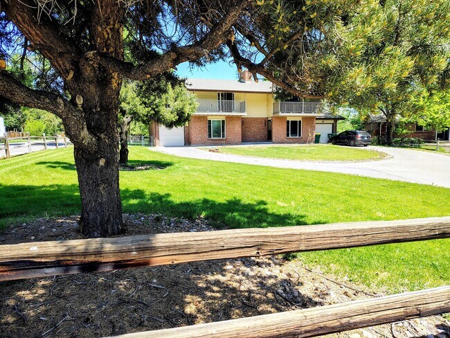 8393 W 25th Pl in Lakewood, CO - Building Photo - Building Photo