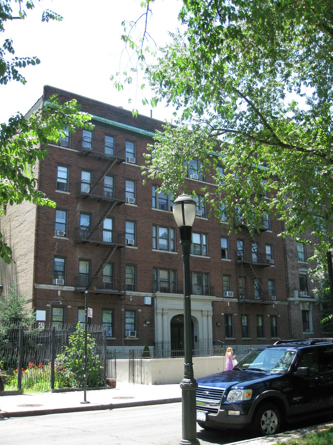 286 Eastern Parkway in Brooklyn, NY - Building Photo - Building Photo