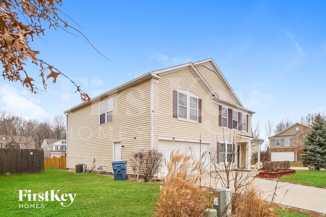 8018 Gathering Ln in Indianapolis, IN - Foto de edificio - Building Photo