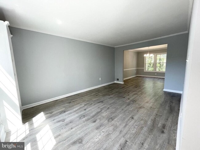 property at 1928 Rainbow Ct