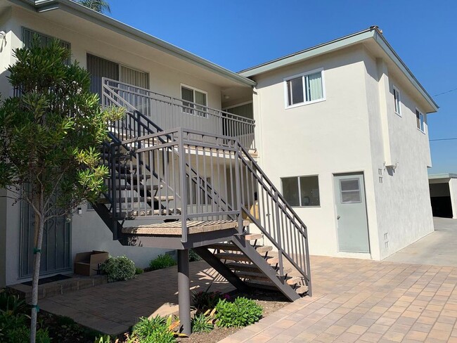 2161 253rd Pl. in Lomita, CA - Foto de edificio - Building Photo