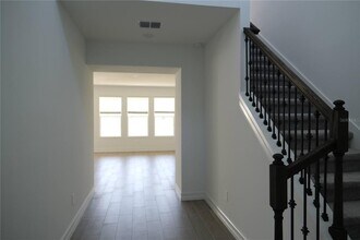 18201 Serene Lk Lp in Lutz, FL - Building Photo - Building Photo