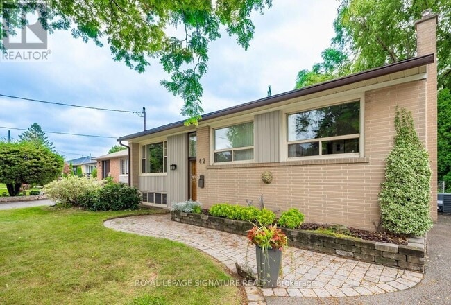 42 Jubilee Crescent in Toronto, ON - Building Photo - Building Photo