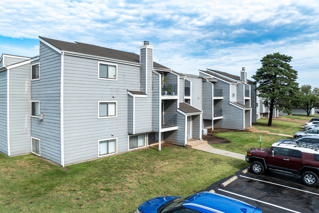 The Club at Cherry Hills Apartments in Wichita, KS - Building Photo