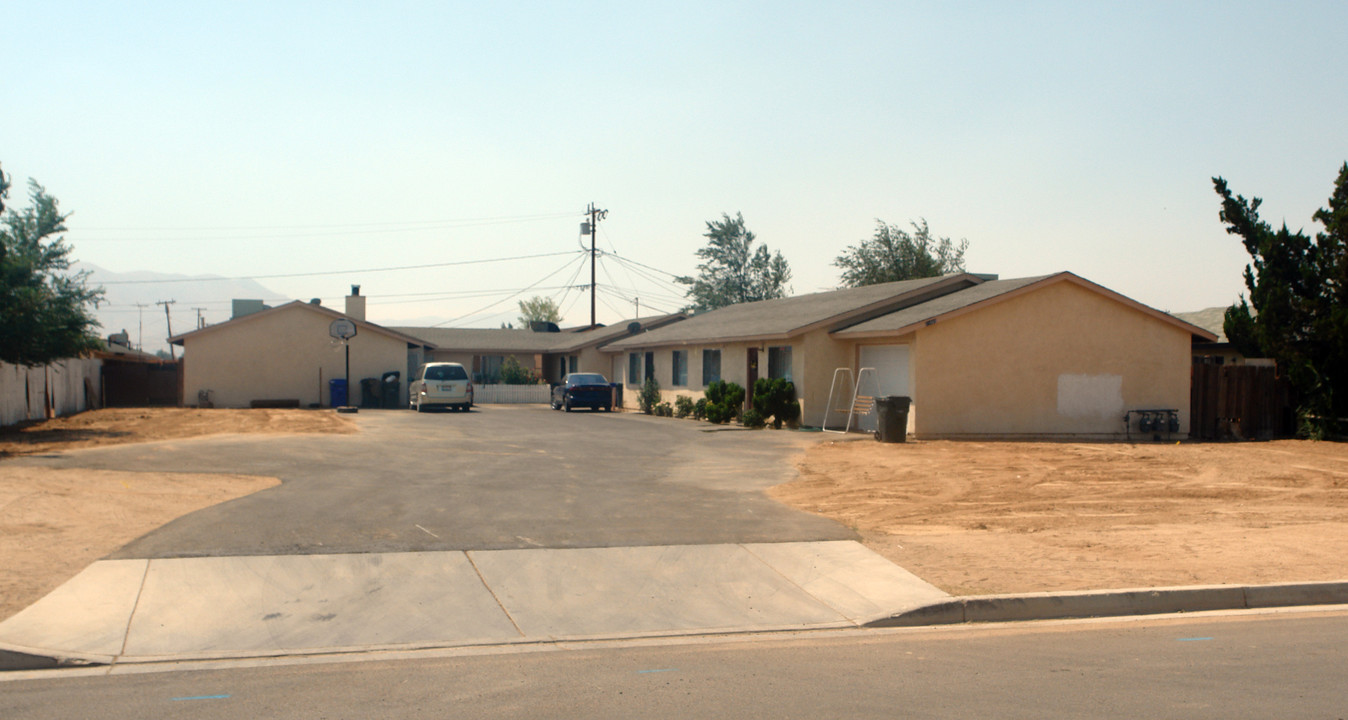 21485 Bear Valley Outer Hwy in Apple Valley, CA - Building Photo