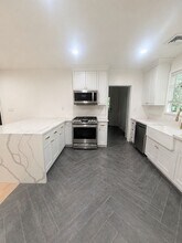 2762 Marty Way in Sacramento, CA - Building Photo - Building Photo