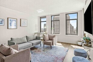 645 W Kinzie St in Chicago, IL - Building Photo