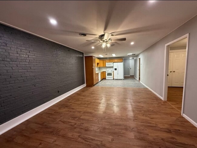 107 E Main St in Maroa, IL - Building Photo - Building Photo