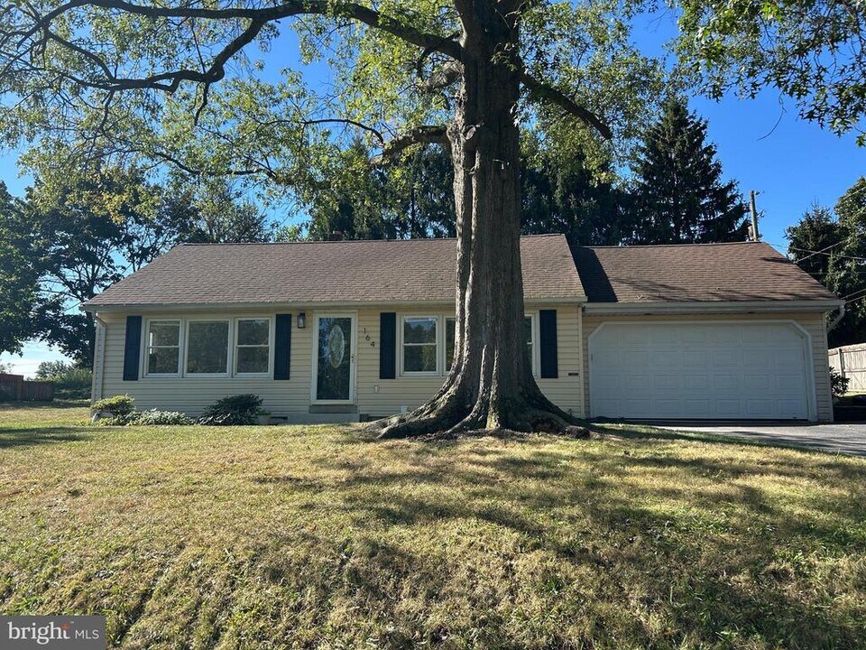164 N Fairville Ave in Harrisburg, PA - Building Photo