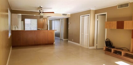 331 Lakeview Dr in Weston, FL - Foto de edificio - Building Photo