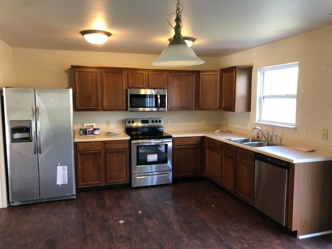 557 Lakeside Valley Dr in Winston-Salem, NC - Building Photo - Building Photo