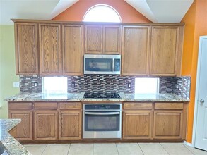 209 Crepe Myrtle Dr in Euless, TX - Building Photo - Building Photo