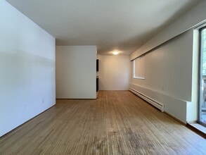 8623 Selkirk St in Vancouver, BC - Building Photo - Building Photo