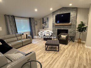 115 Craig Way NE in Fridley, MN - Building Photo - Building Photo