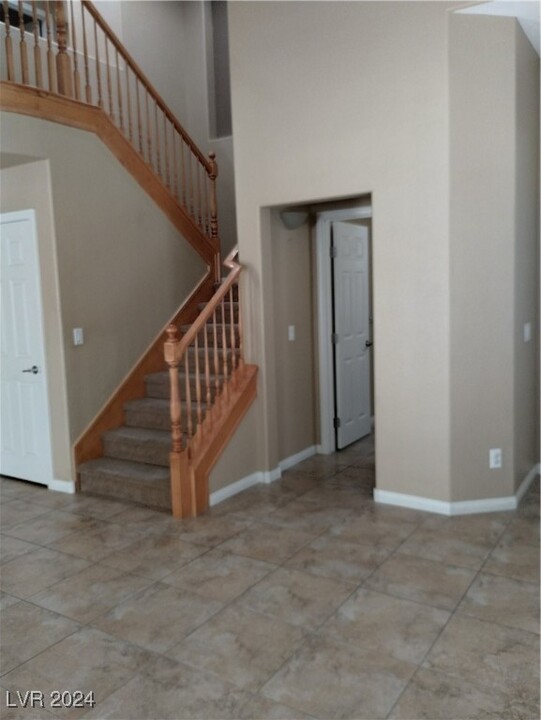 7051 Oakwood Pines Ct in Las Vegas, NV - Building Photo