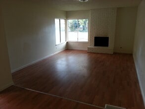 621 E Yorkshire Dr in Stockton, CA - Building Photo - Building Photo