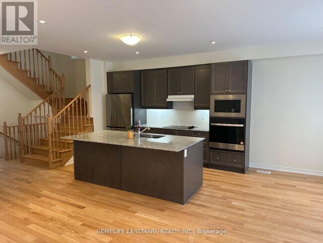 1131 Plymouth Dr in Oshawa, ON - Building Photo - Building Photo