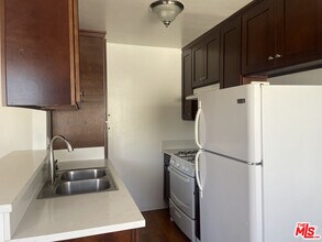 1148 N Commonwealth Ave in Los Angeles, CA - Building Photo - Building Photo