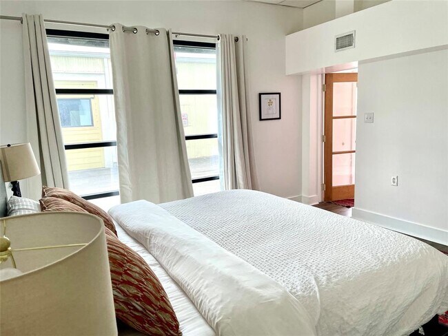 608 Oxford St photo'