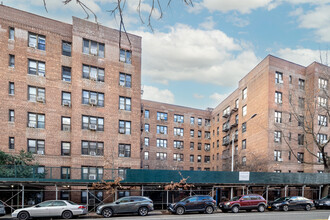 67-40 Yellowstone Blvd in Forest Hills, NY - Building Photo - Building Photo