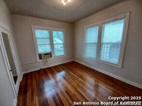 215 W Magnolia Ave in San Antonio, TX - Building Photo - Building Photo