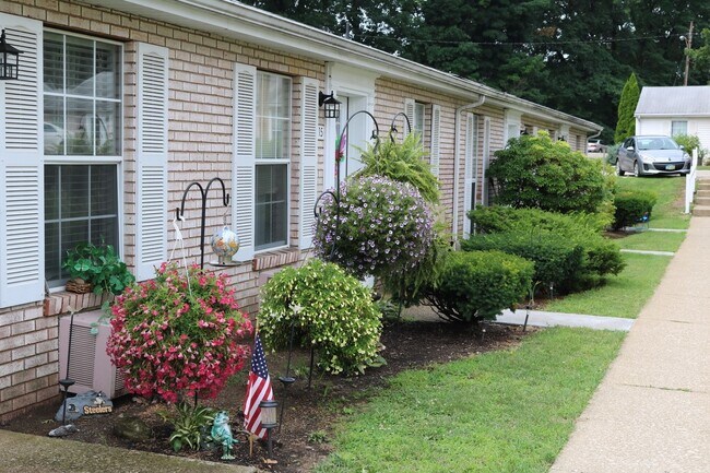Riverview Apartments in Ashtabula, OH - Foto de edificio - Building Photo