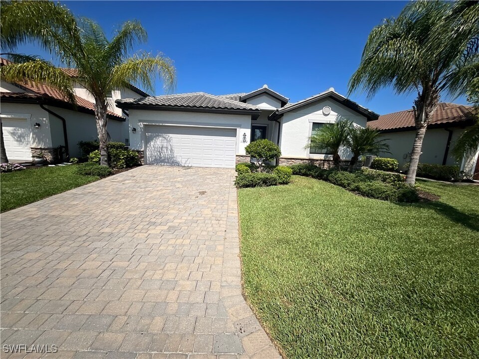 11572 Shady Blossom Dr in Ft. Myers, FL - Building Photo