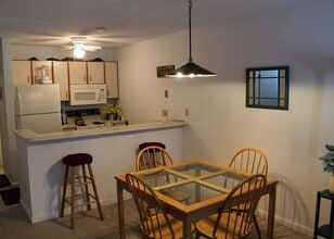 10 Lakeside W Dr, Unit #44 in North Woodstock, NH - Foto de edificio - Building Photo