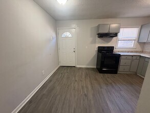 131 Wall St in Warner Robins, GA - Building Photo - Building Photo