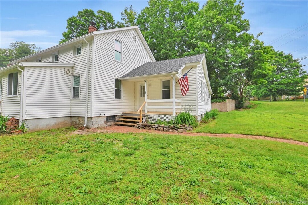 5 Brook St in New Hartford, CT - Building Photo