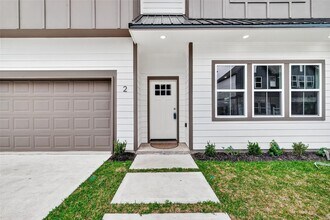 6702 Metro Blvd in Houston, TX - Building Photo - Building Photo