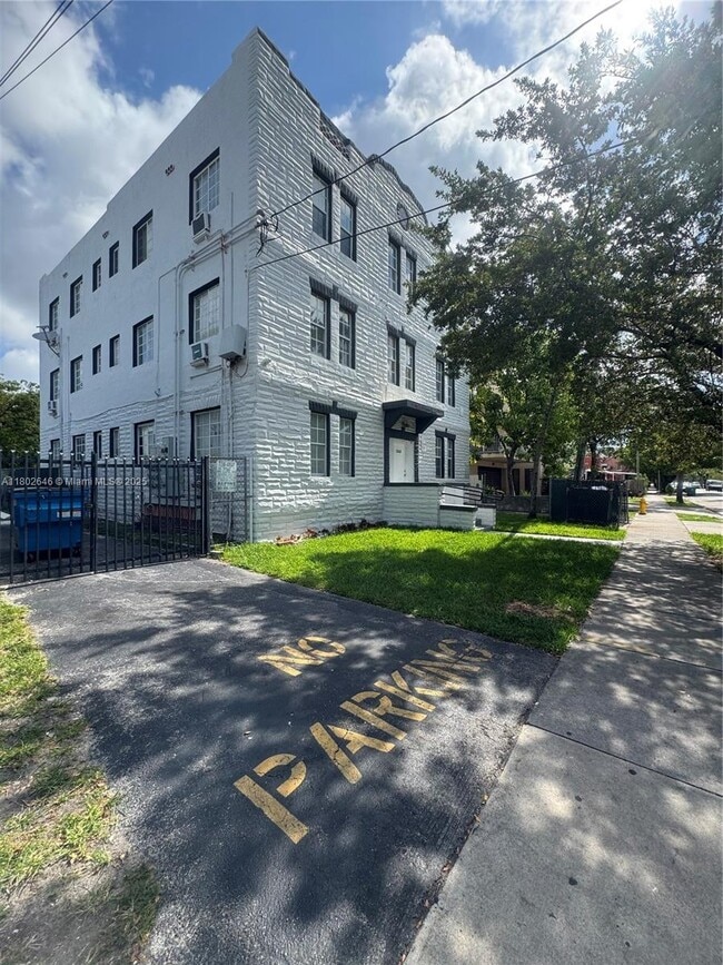 1563 SW 2nd St in Miami, FL - Building Photo - Building Photo