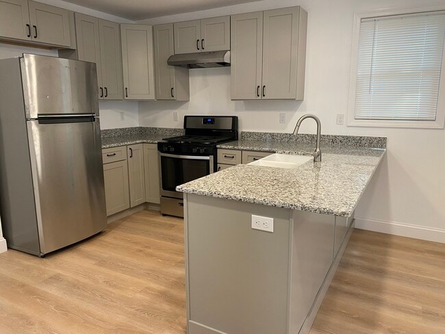 100 Fisher St, Unit First Floor in Attleboro, MA - Building Photo - Building Photo