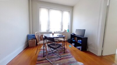 210 Winthrop Rd, Unit 37 in Brookline, MA - Foto de edificio - Building Photo