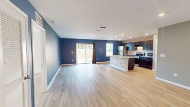 8077 Nussbaum Dr in Jacksonville, FL - Building Photo - Building Photo