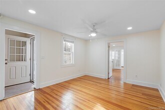 57 Spring St in Oyster Bay, NY - Building Photo - Building Photo