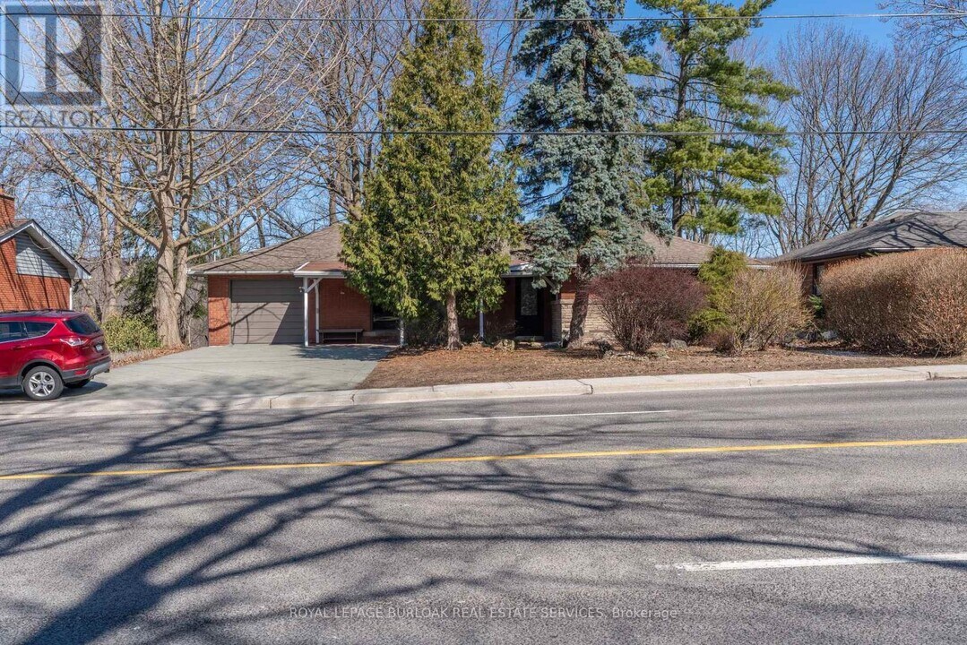 46 Osler Dr in Hamilton, ON - Building Photo