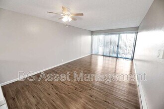 944 Fletcher Ln in Hayward, CA - Building Photo - Building Photo