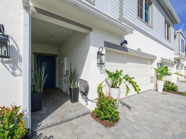668 Waters Edge Ln in Port St. Lucie, FL - Building Photo - Building Photo