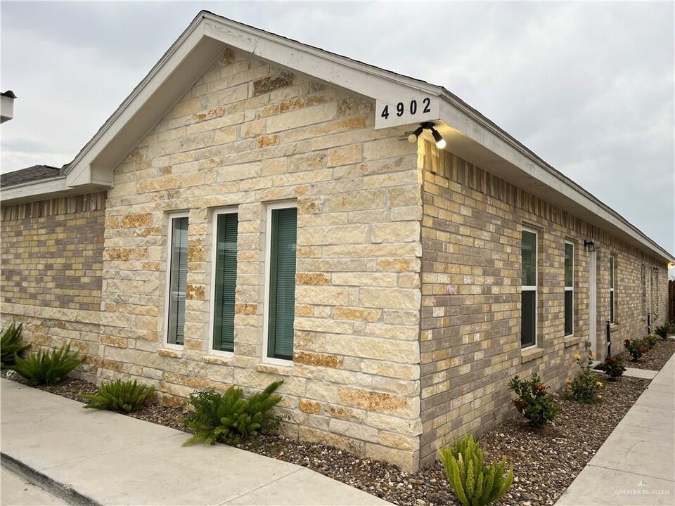 4902 N Hiawatha Dr in Pharr, TX - Building Photo